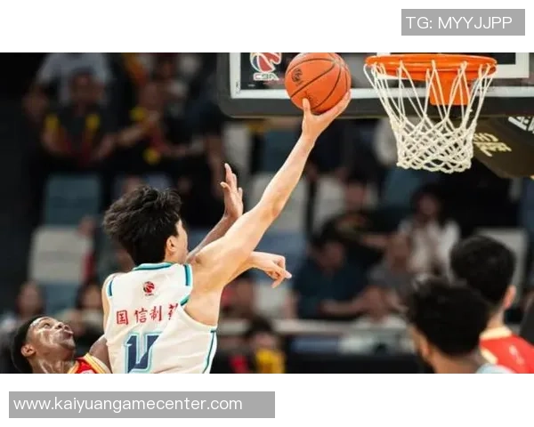 老将风采再现霍勒迪与杨瀚森联手绝杀克林根精彩瞬间回顾 老将风采再现霍勒迪与杨瀚森联手绝杀克林根精彩瞬间回顾